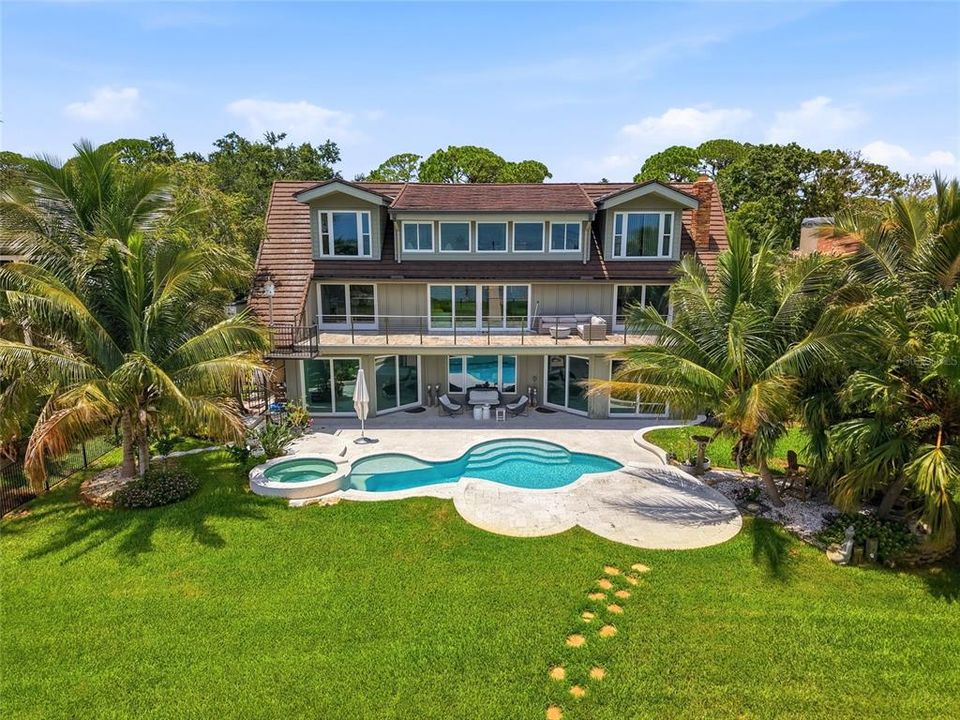 Active With Contract: $3,500,000 (6 beds, 5 baths, 5143 Square Feet)