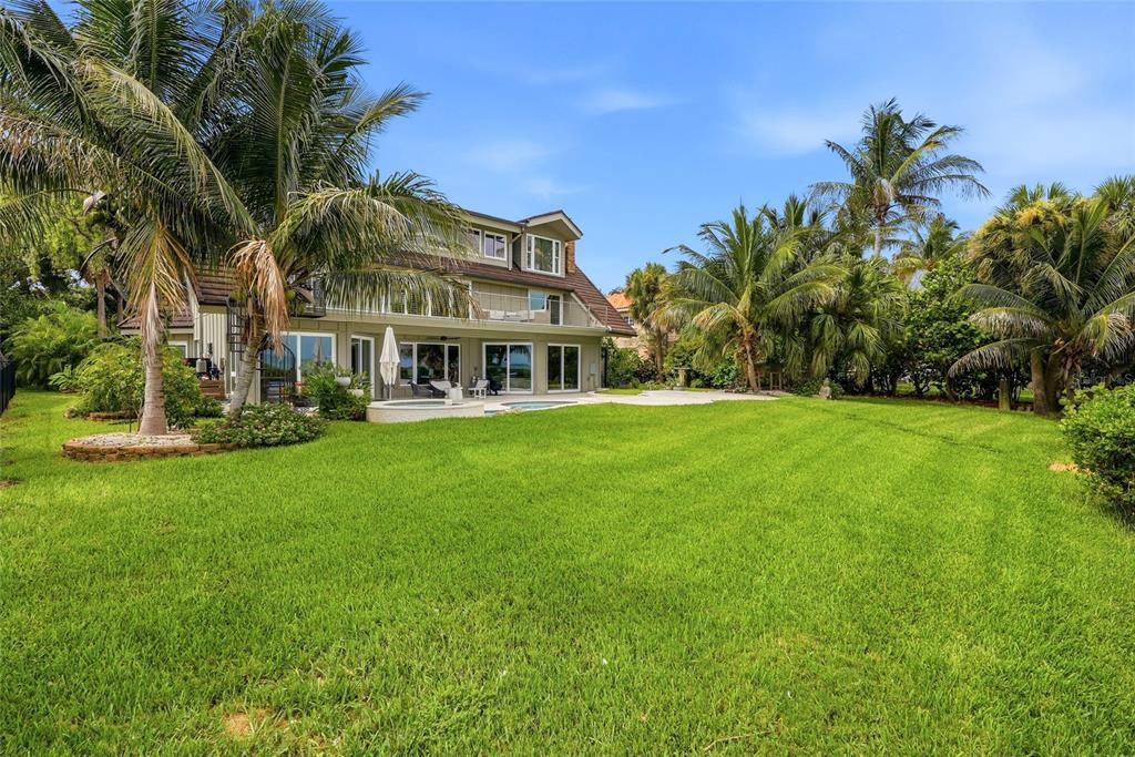 Active With Contract: $3,500,000 (6 beds, 5 baths, 5143 Square Feet)