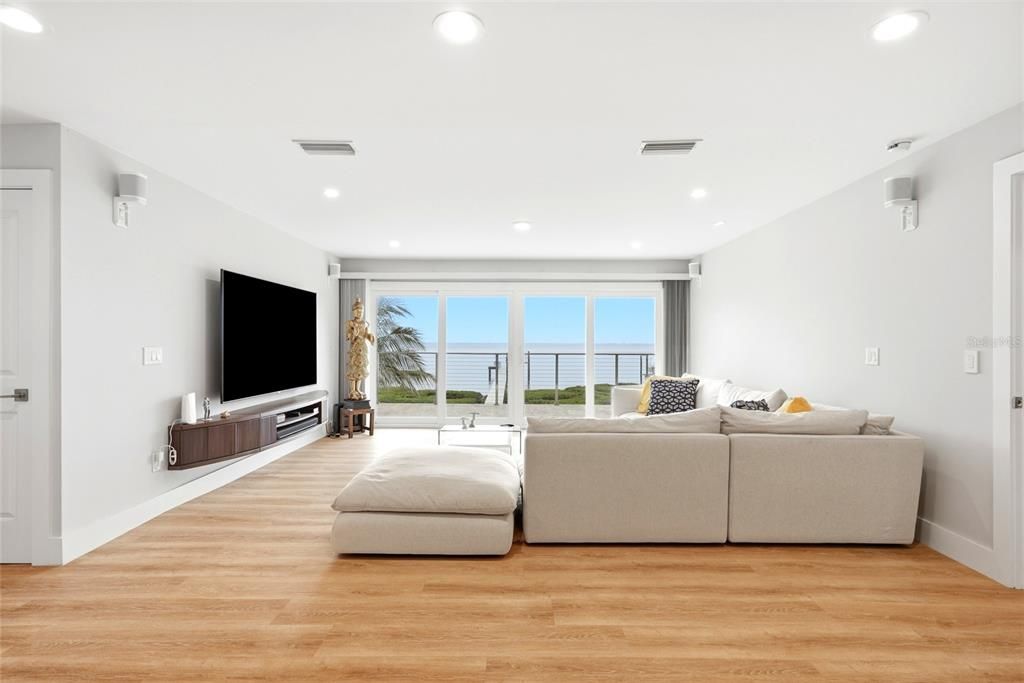 Active With Contract: $3,500,000 (6 beds, 5 baths, 5143 Square Feet)