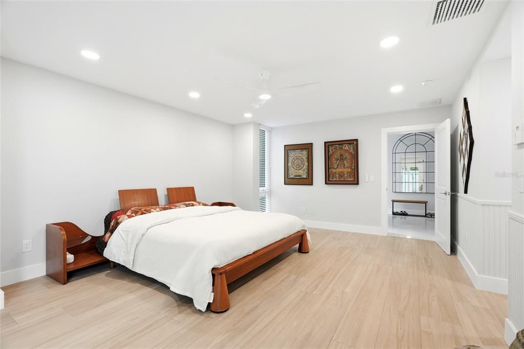 Active With Contract: $3,500,000 (6 beds, 5 baths, 5143 Square Feet)