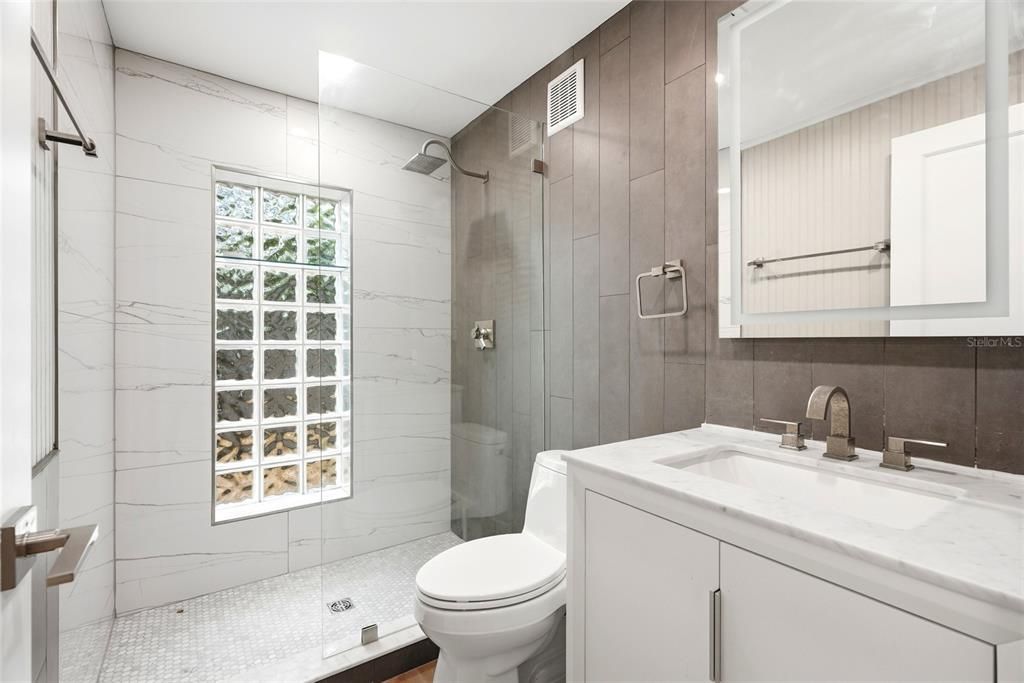 Active With Contract: $3,500,000 (6 beds, 5 baths, 5143 Square Feet)