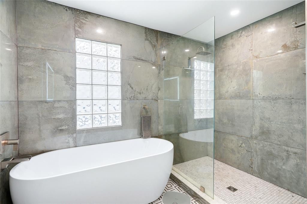 Active With Contract: $3,500,000 (6 beds, 5 baths, 5143 Square Feet)