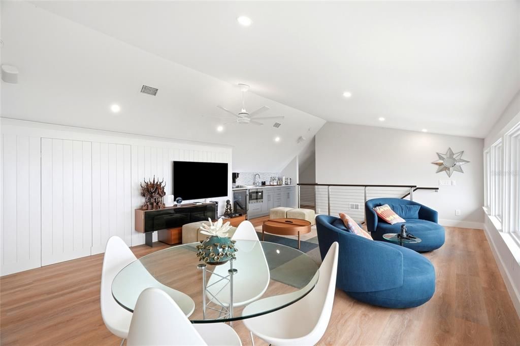 Active With Contract: $3,500,000 (6 beds, 5 baths, 5143 Square Feet)