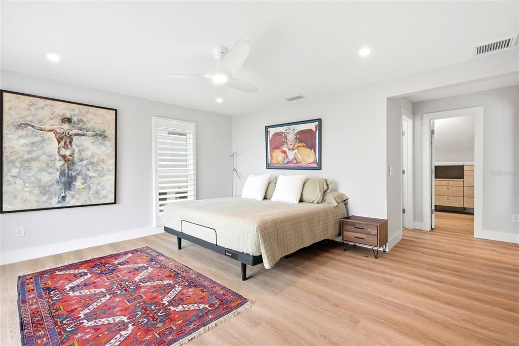 Active With Contract: $3,500,000 (6 beds, 5 baths, 5143 Square Feet)