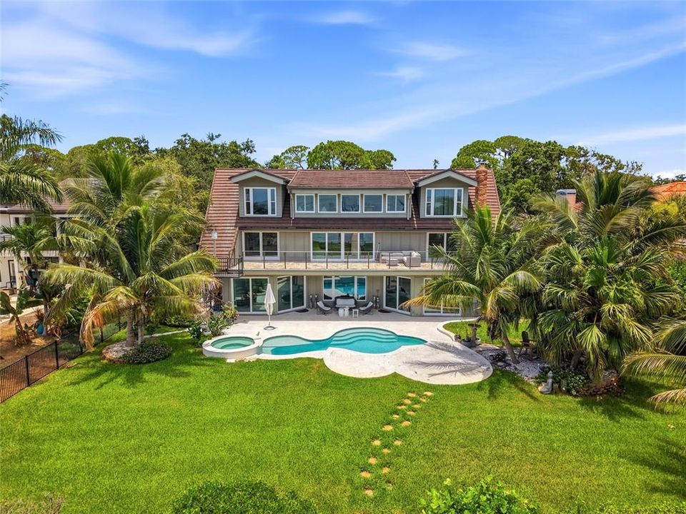 Active With Contract: $3,500,000 (6 beds, 5 baths, 5143 Square Feet)
