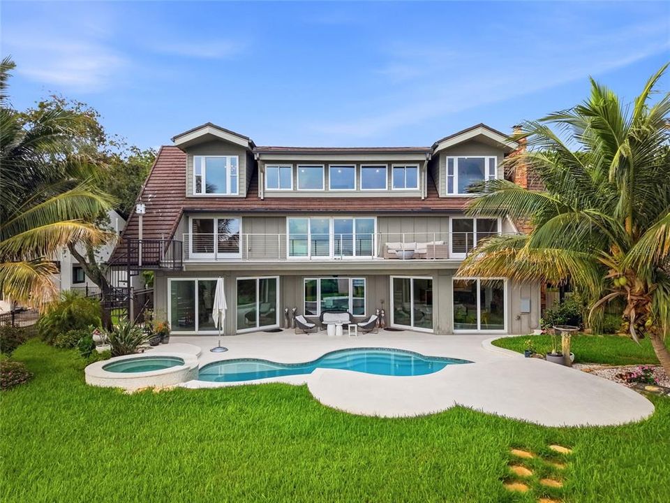 Active With Contract: $3,500,000 (6 beds, 5 baths, 5143 Square Feet)