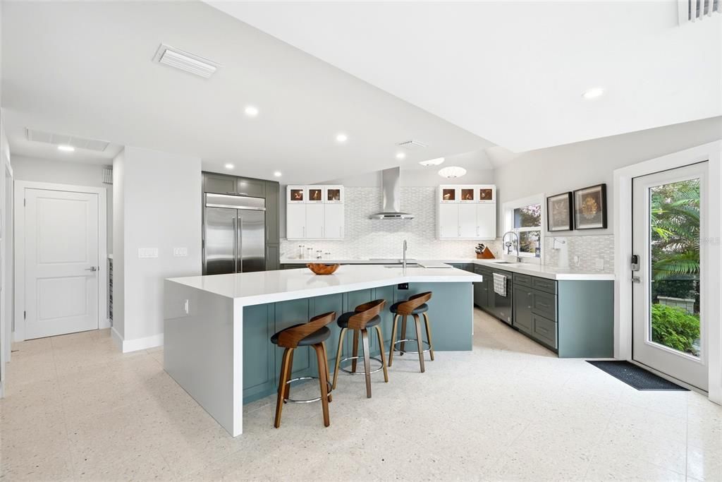 Active With Contract: $3,500,000 (6 beds, 5 baths, 5143 Square Feet)