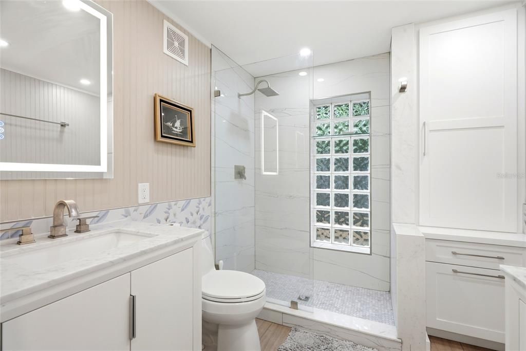 Active With Contract: $3,500,000 (6 beds, 5 baths, 5143 Square Feet)