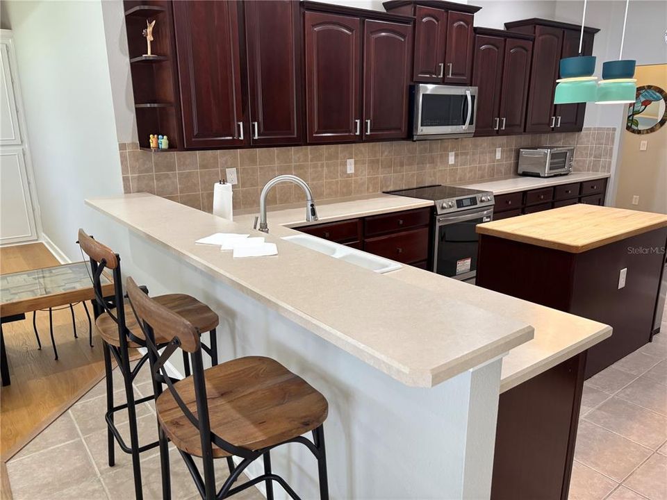 На продажу: $469,900 (4 спален, 3 ванн, 2600 Квадратных фут)