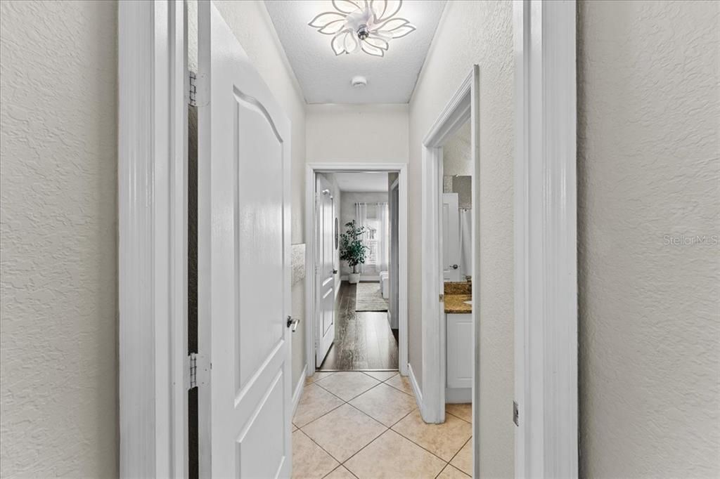 For Sale: $250,000 (2 beds, 2 baths, 1230 Square Feet)
