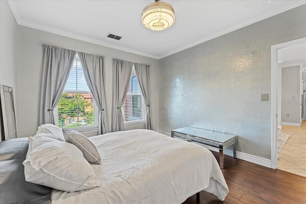 For Sale: $250,000 (2 beds, 2 baths, 1230 Square Feet)