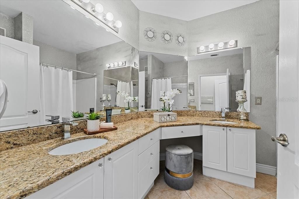For Sale: $250,000 (2 beds, 2 baths, 1230 Square Feet)