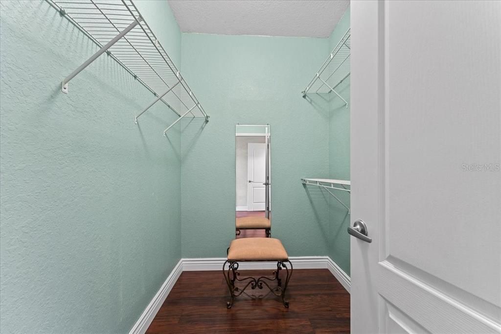 For Sale: $250,000 (2 beds, 2 baths, 1230 Square Feet)