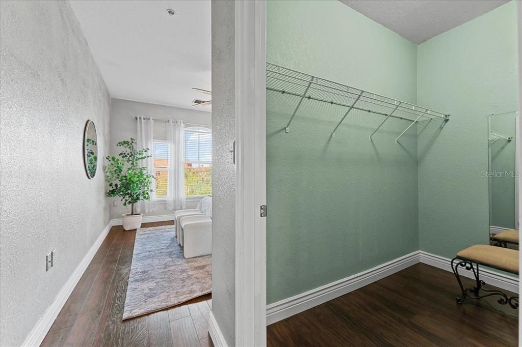 For Sale: $250,000 (2 beds, 2 baths, 1230 Square Feet)
