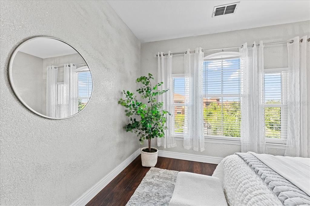 For Sale: $250,000 (2 beds, 2 baths, 1230 Square Feet)