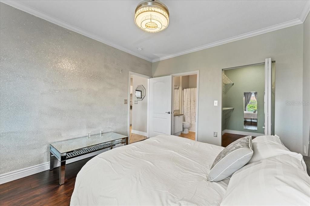For Sale: $250,000 (2 beds, 2 baths, 1230 Square Feet)