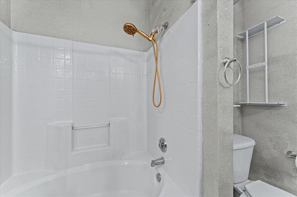 For Sale: $250,000 (2 beds, 2 baths, 1230 Square Feet)