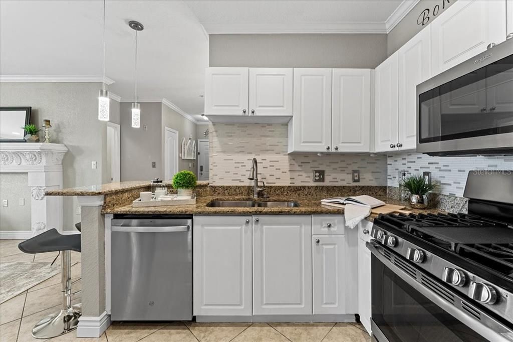 For Sale: $250,000 (2 beds, 2 baths, 1230 Square Feet)