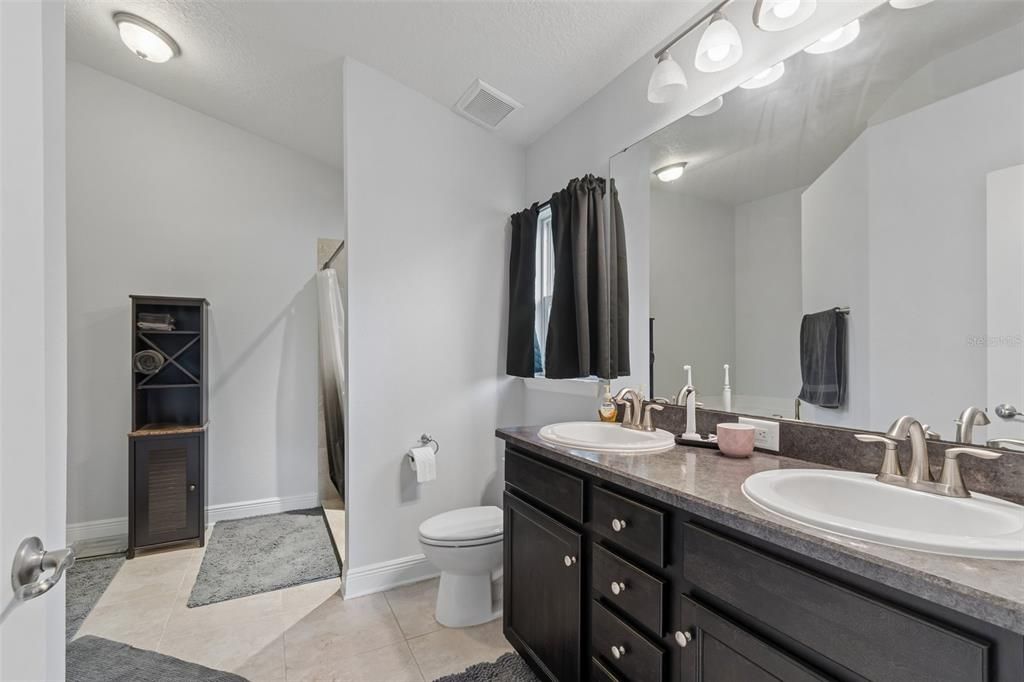 For Sale: $317,500 (4 beds, 2 baths, 1820 Square Feet)