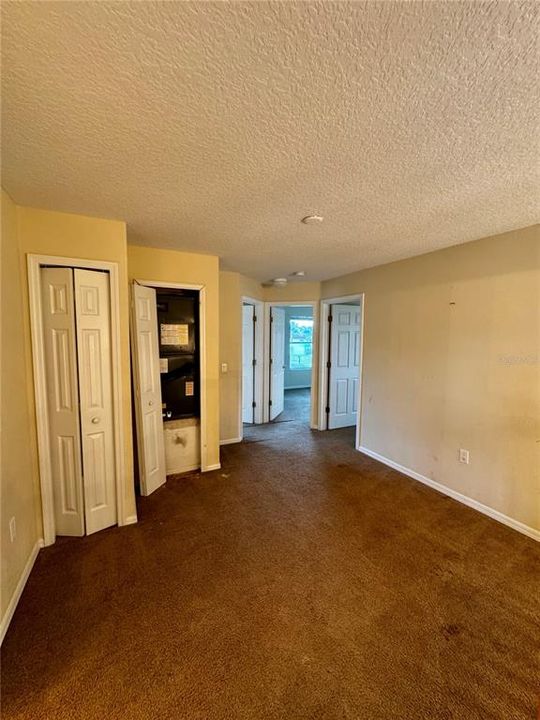 Activo con contrato: $329,000 (5 camas, 3 baños, 2696 Pies cuadrados)