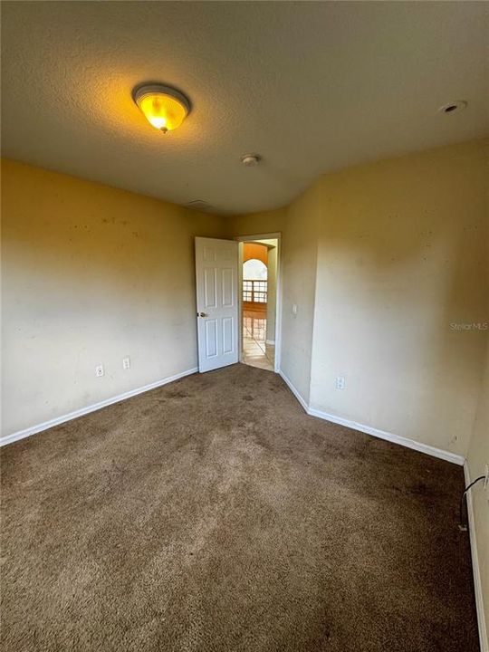 Activo con contrato: $329,000 (5 camas, 3 baños, 2696 Pies cuadrados)