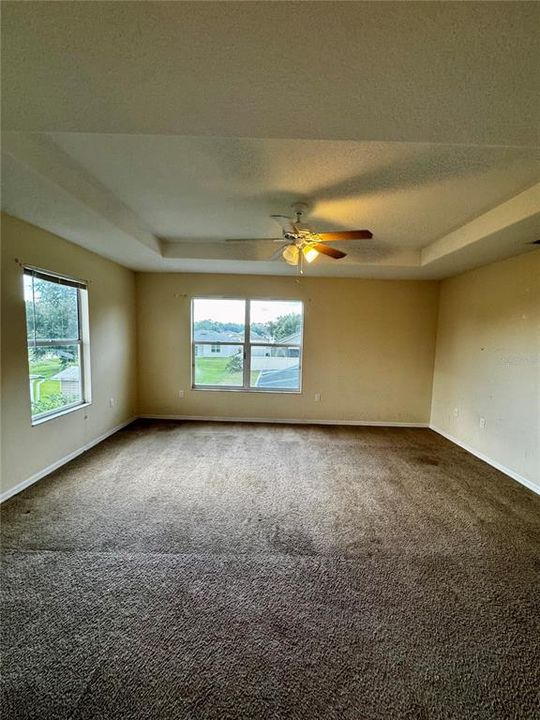 Activo con contrato: $329,000 (5 camas, 3 baños, 2696 Pies cuadrados)