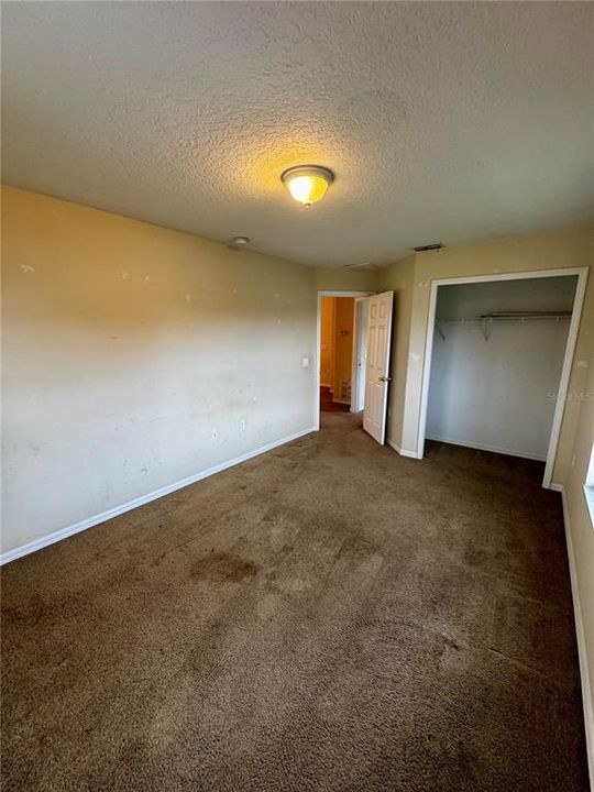 Activo con contrato: $329,000 (5 camas, 3 baños, 2696 Pies cuadrados)