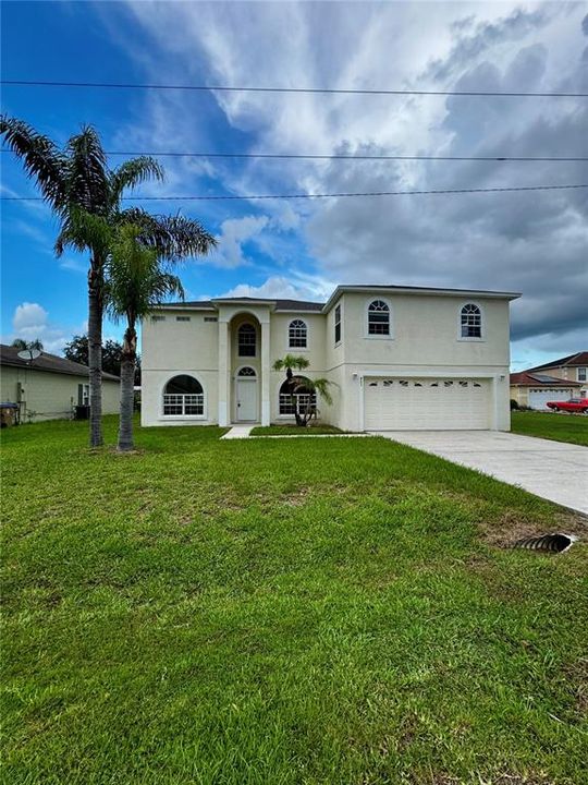 Activo con contrato: $329,000 (5 camas, 3 baños, 2696 Pies cuadrados)