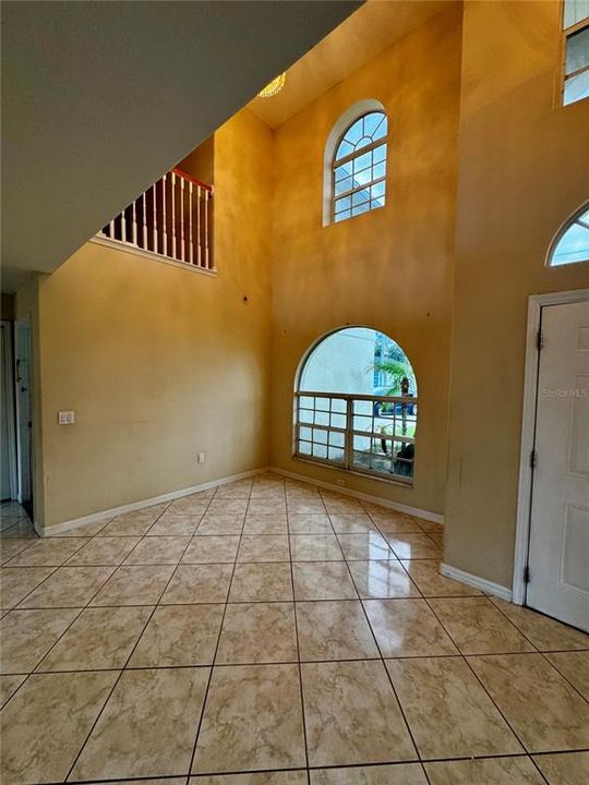 Activo con contrato: $329,000 (5 camas, 3 baños, 2696 Pies cuadrados)