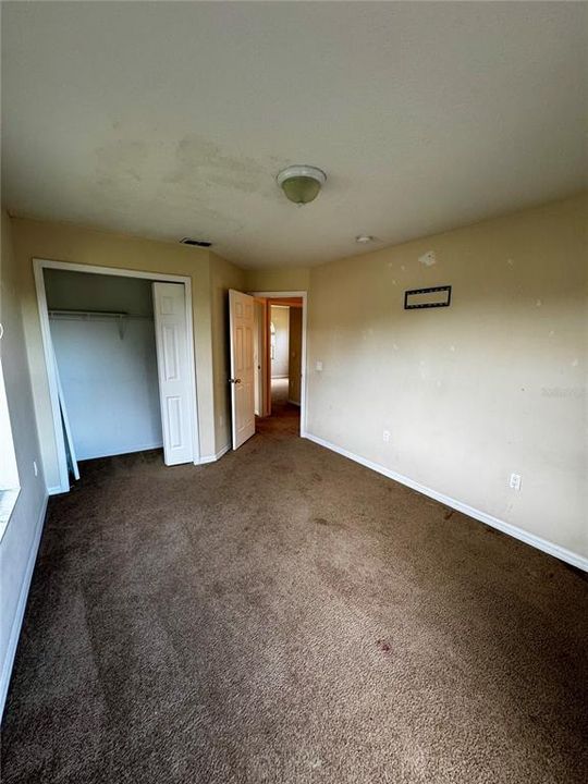 Activo con contrato: $329,000 (5 camas, 3 baños, 2696 Pies cuadrados)