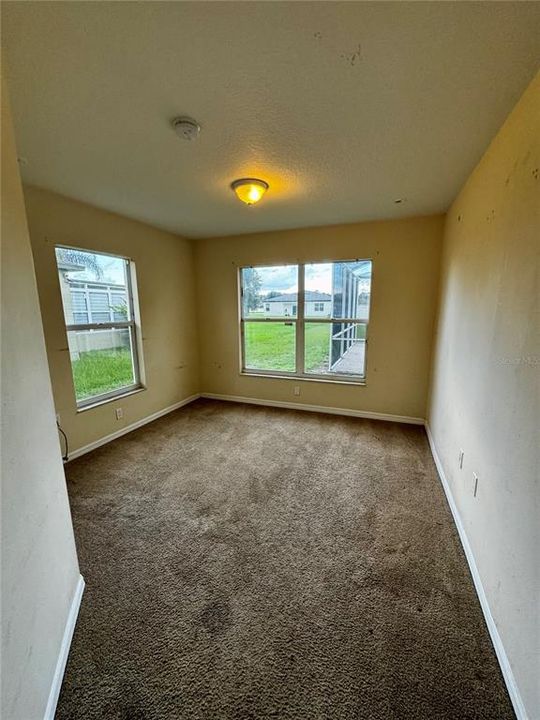 Activo con contrato: $329,000 (5 camas, 3 baños, 2696 Pies cuadrados)