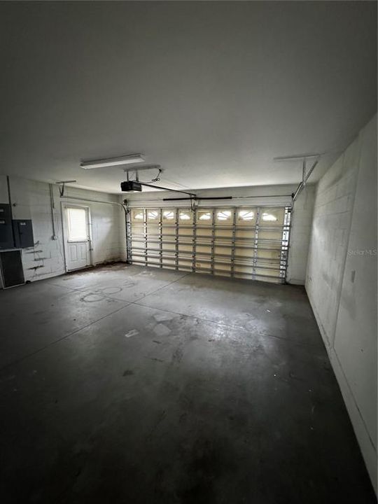 Activo con contrato: $329,000 (5 camas, 3 baños, 2696 Pies cuadrados)