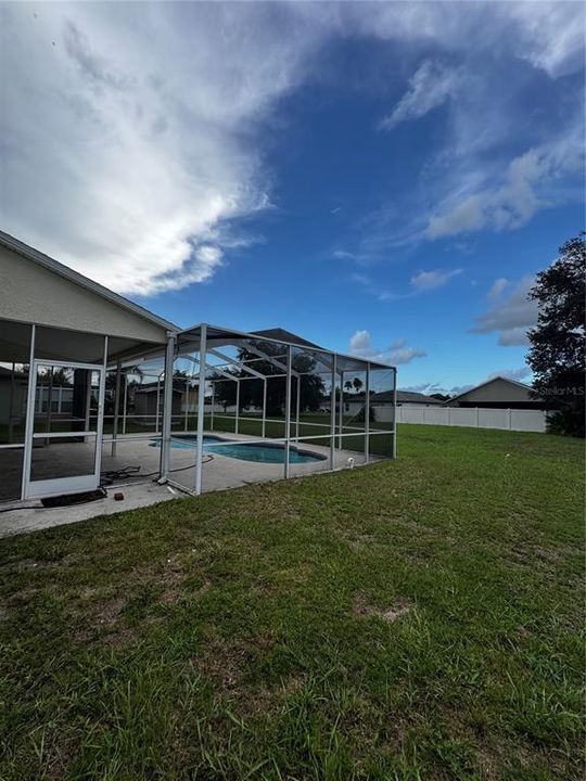 Activo con contrato: $329,000 (5 camas, 3 baños, 2696 Pies cuadrados)