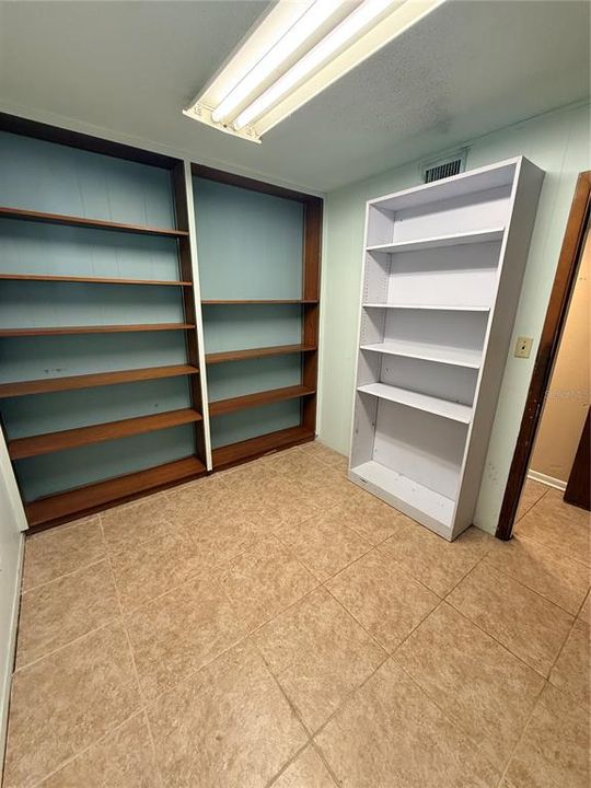 На продажу: $450,000 (5 спален, 3 ванн, 3282 Квадратных фут)