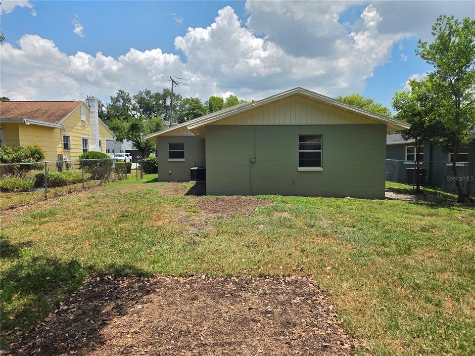 Active With Contract: $429,000 (2 beds, 2 baths, 1078 Square Feet)