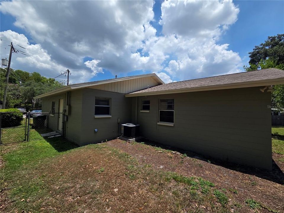 Active With Contract: $429,000 (2 beds, 2 baths, 1078 Square Feet)