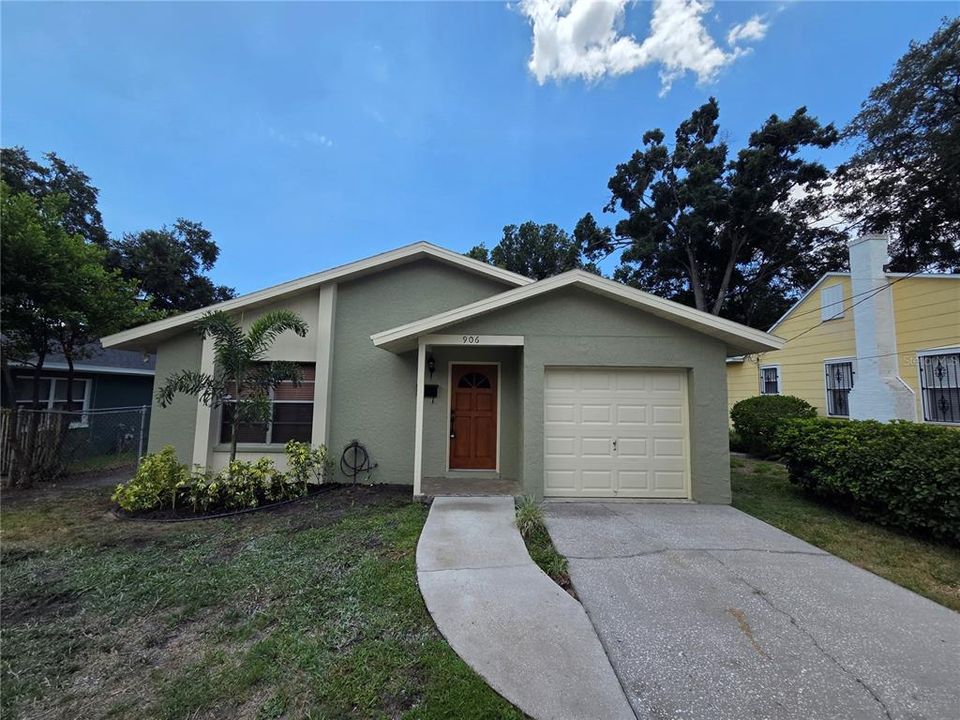 Active With Contract: $429,000 (2 beds, 2 baths, 1078 Square Feet)