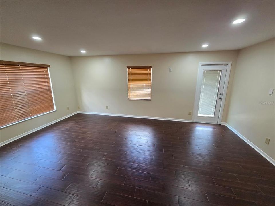 Active With Contract: $429,000 (2 beds, 2 baths, 1078 Square Feet)