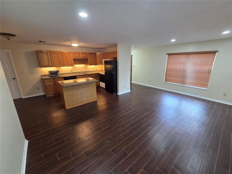 Active With Contract: $429,000 (2 beds, 2 baths, 1078 Square Feet)