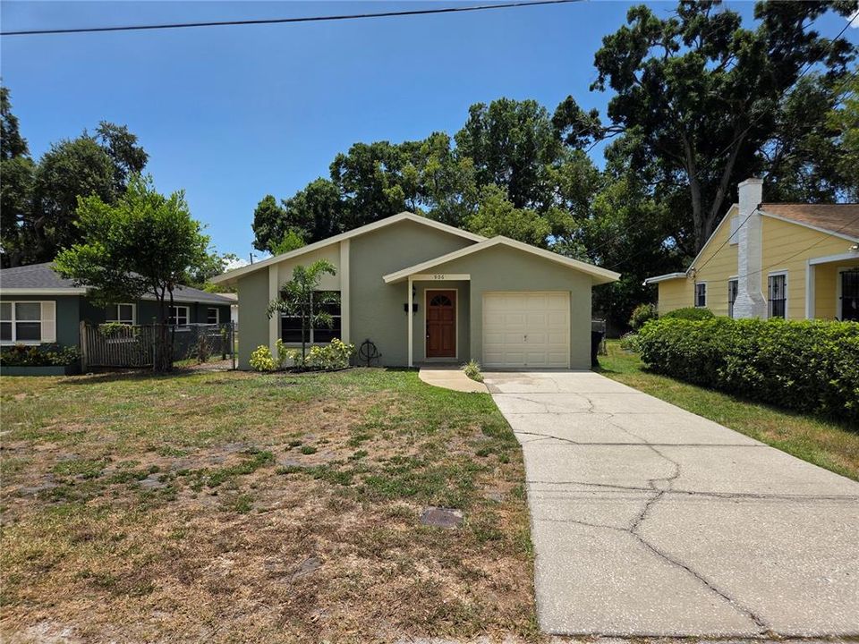 Active With Contract: $429,000 (2 beds, 2 baths, 1078 Square Feet)