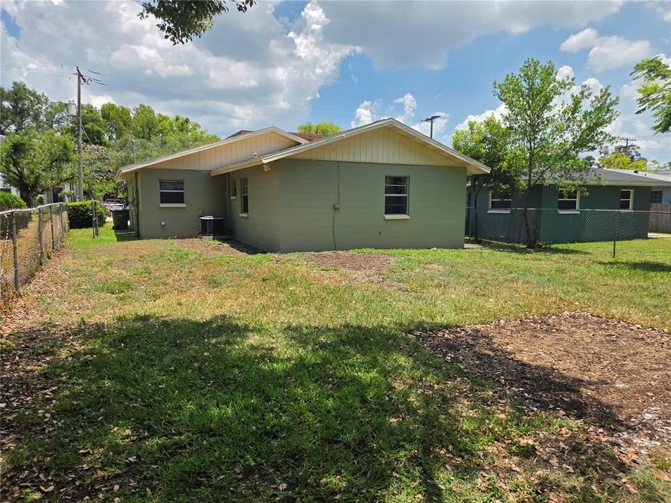 Active With Contract: $429,000 (2 beds, 2 baths, 1078 Square Feet)