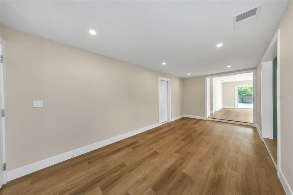 En Venta: $565,000 (3 camas, 2 baños, 1590 Pies cuadrados)