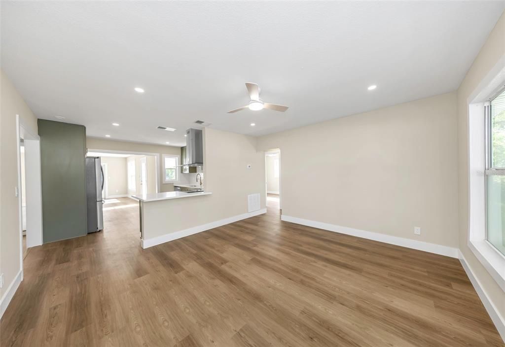 En Venta: $565,000 (3 camas, 2 baños, 1590 Pies cuadrados)