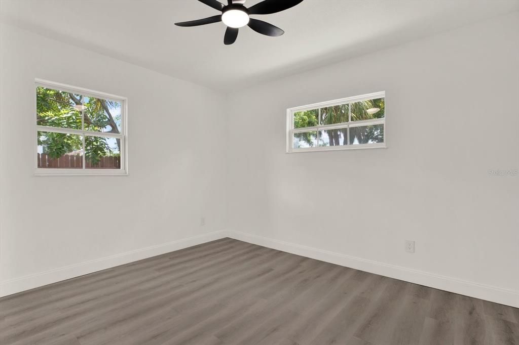 Active With Contract: $400,000 (4 beds, 2 baths, 1547 Square Feet)