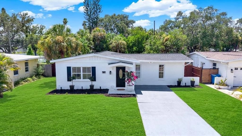 Active With Contract: $400,000 (4 beds, 2 baths, 1547 Square Feet)