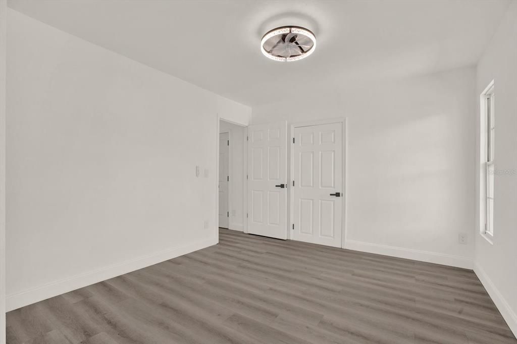 Active With Contract: $400,000 (4 beds, 2 baths, 1547 Square Feet)
