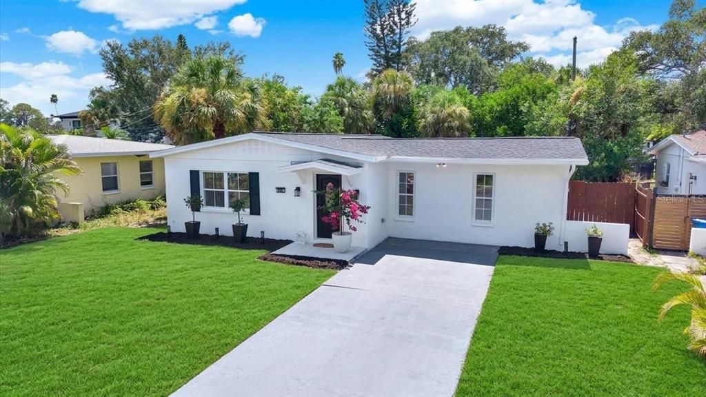 Active With Contract: $400,000 (4 beds, 2 baths, 1547 Square Feet)