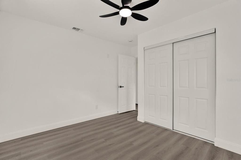 Active With Contract: $400,000 (4 beds, 2 baths, 1547 Square Feet)