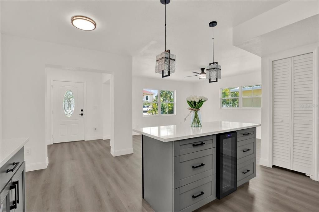 Active With Contract: $400,000 (4 beds, 2 baths, 1547 Square Feet)