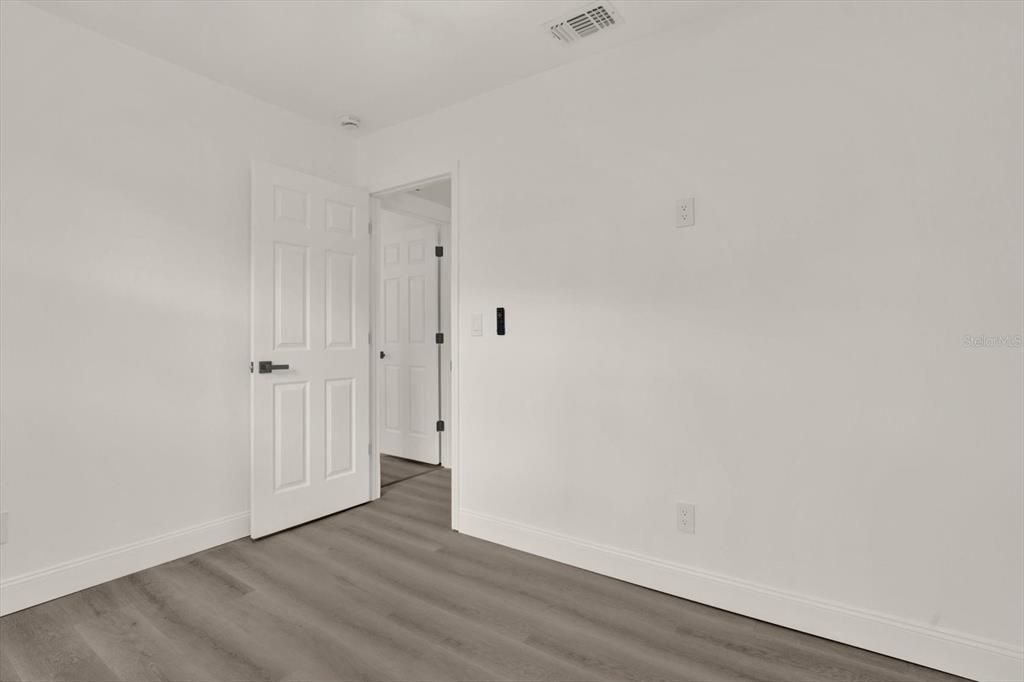Active With Contract: $400,000 (4 beds, 2 baths, 1547 Square Feet)